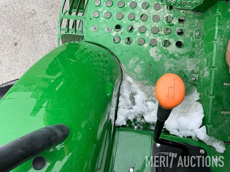 2024-john-deere-5075e-image-29