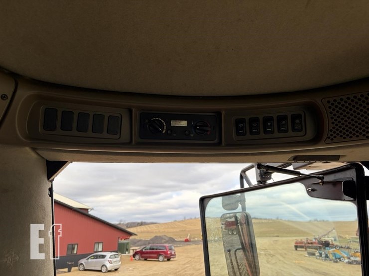 2012-case-ih-7120-image-24