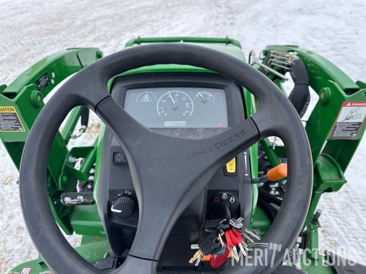 2021-john-deere-1023e-image-33