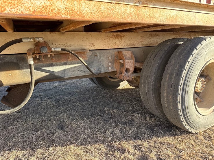 1974-ford-800-image-12