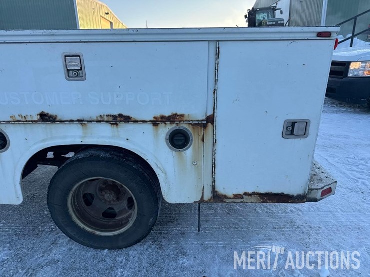 2009-chevrolet-3500-image-14