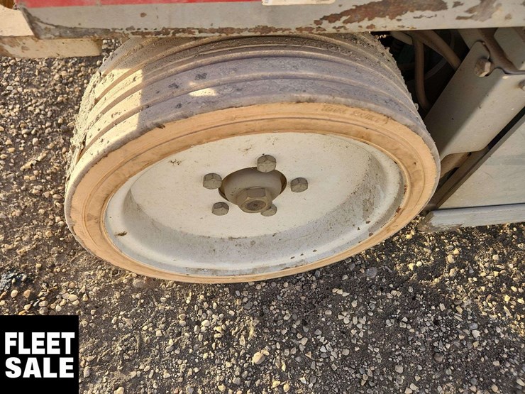 skyjack-sj3220-900-lbs-scissor-lift-image-17