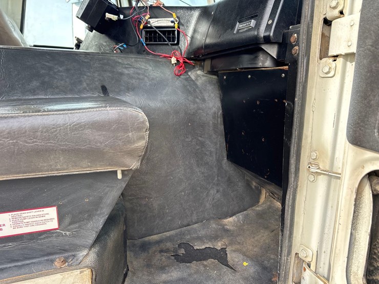 1986-white-140-image-81