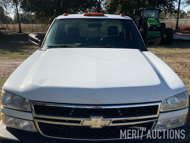 2006-chevrolet-3500-image-11