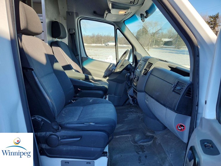 2011-mercedes-benz-sprinter-cargo-van-image-18