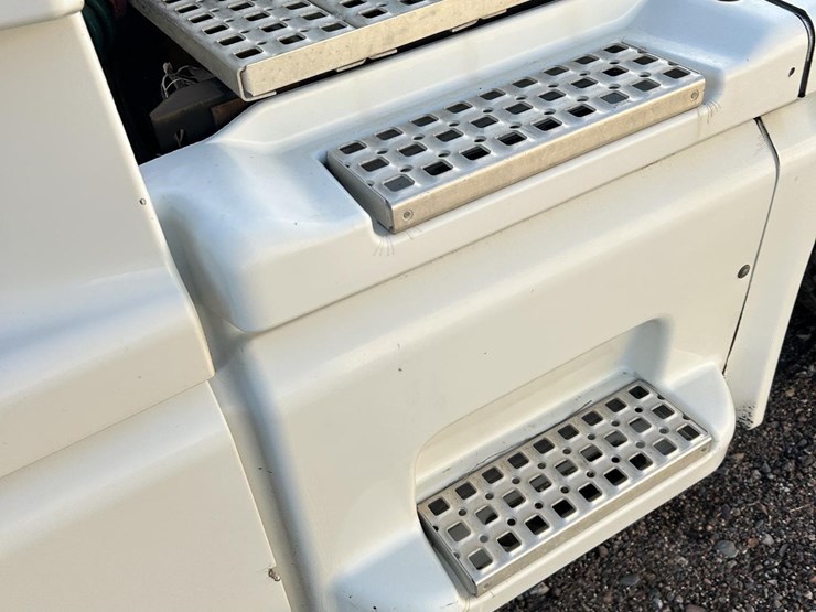 1999-volvo-vnl64t770-image-48