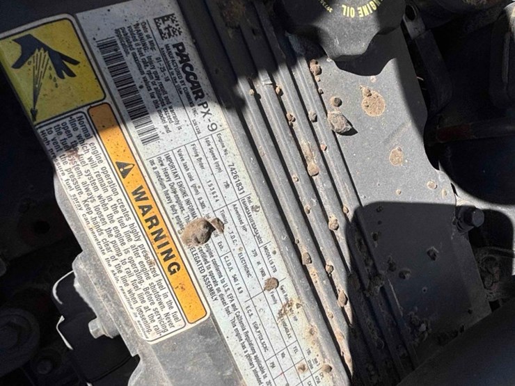 2019-peterbilt-348-image-18