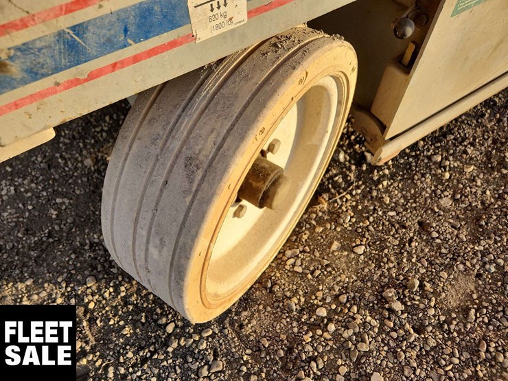 skyjack-sj3220-900-lbs-scissor-lift-image-15