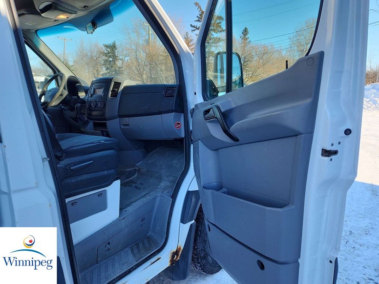 2011-mercedes-benz-sprinter-cargo-van-image-17