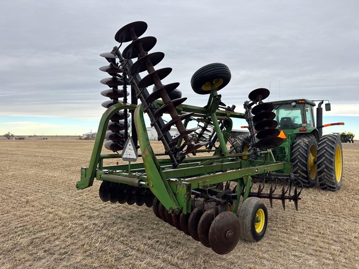 john-deere-235-image-5