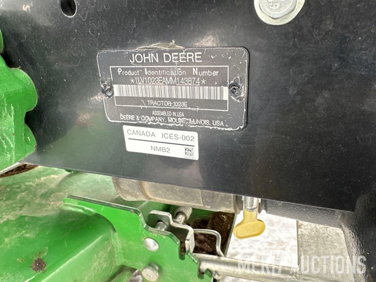 2021-john-deere-1023e-image-34