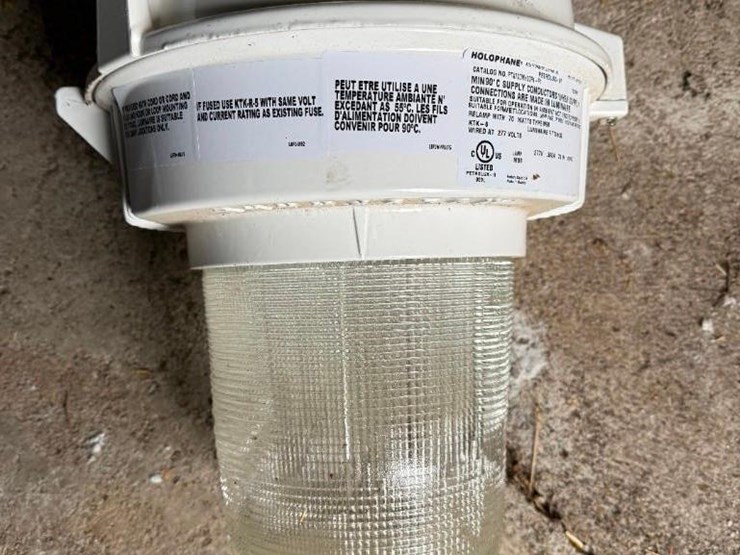 petrolux-ii-holophane-lights-image-2