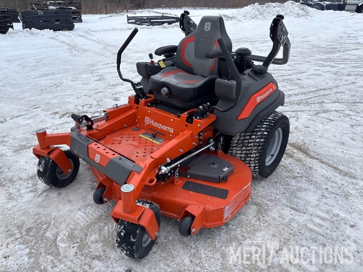 2022-husqvarna-z560l-zero-turn-image-2