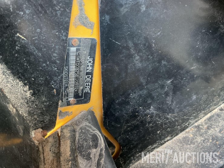 2006-john-deere-325-image-31