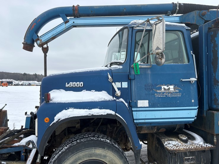 1990-ford-l9000-image-14