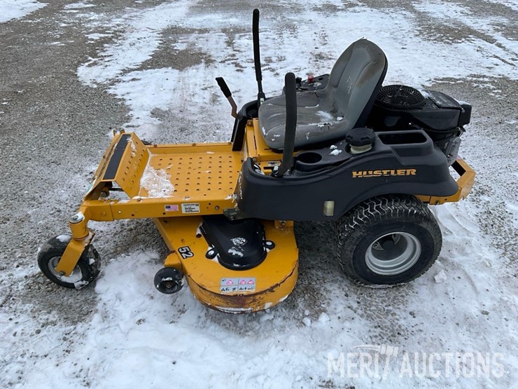 2015-hustler-raptor-zero-turn-image-2