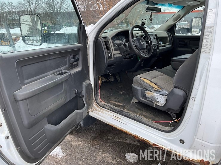 2011-dodge-2500-image-32