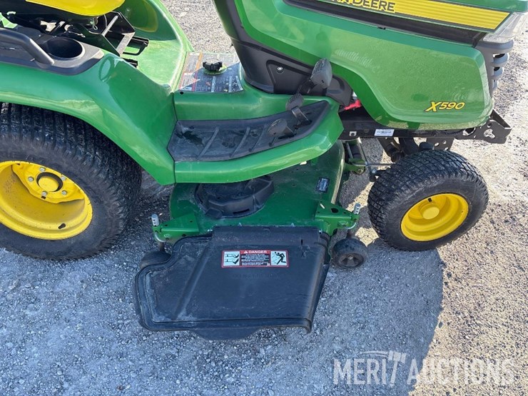 2023-john-deere-x590-image-15