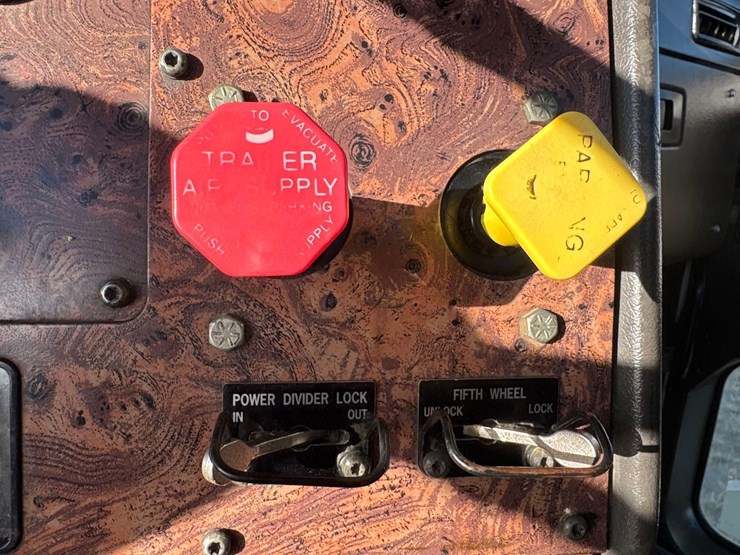 1999-international-60-image-30