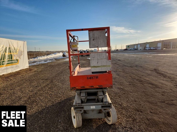 skyjack-sj3220-900-lbs-scissor-lift-image-6