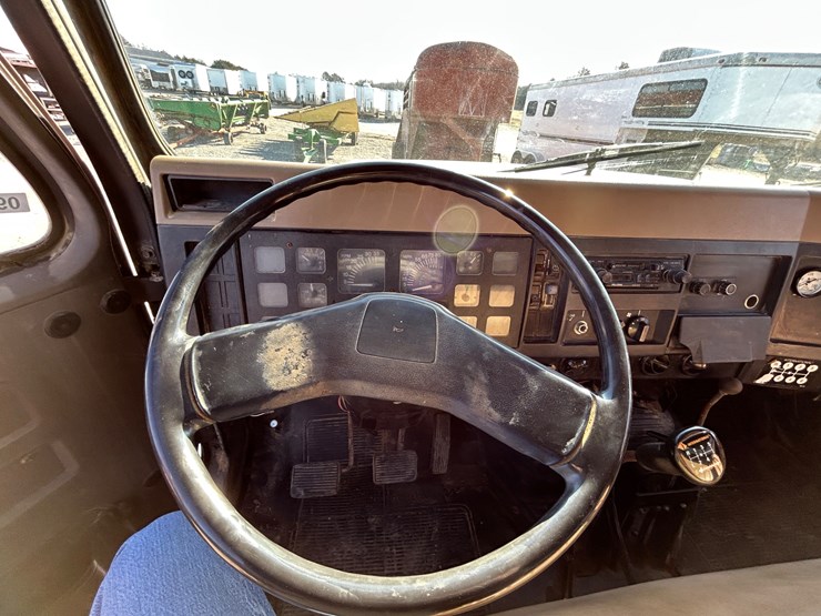 1992-international-4700-image-10