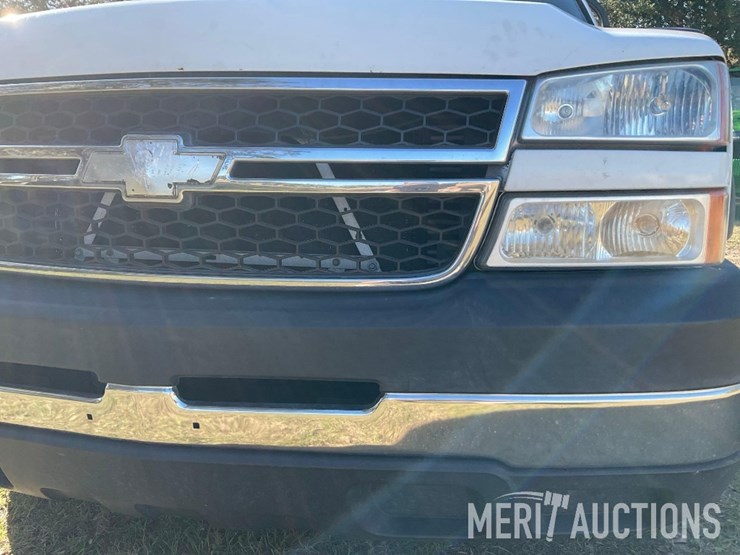 2006-chevrolet-3500-image-9