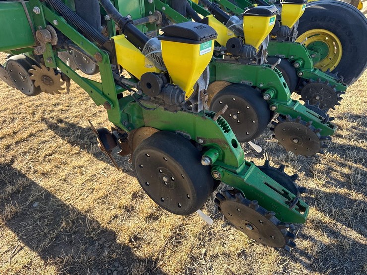 2014-john-deere-1770nt-image-54