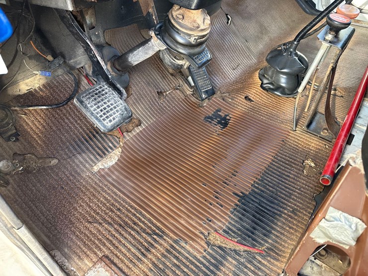 1974-ford-800-image-38