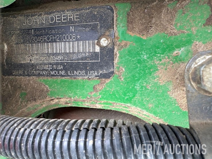2015-john-deere-3046r-image-32