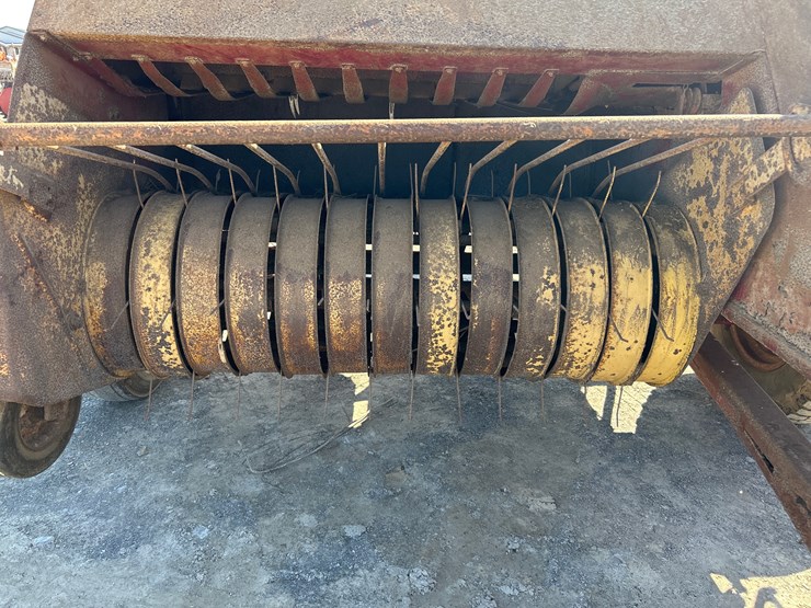 new-holland-280-image-8