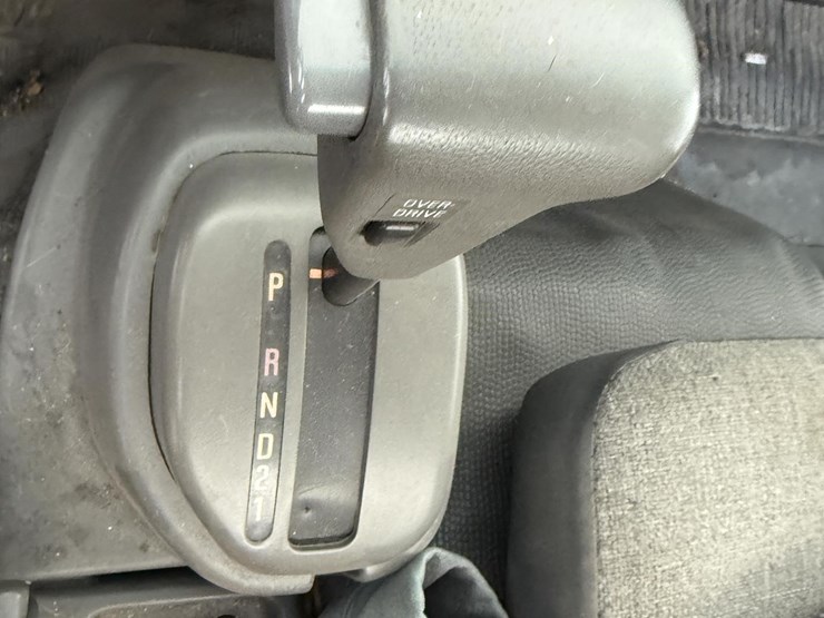 2000-isuzu-npr-image-17