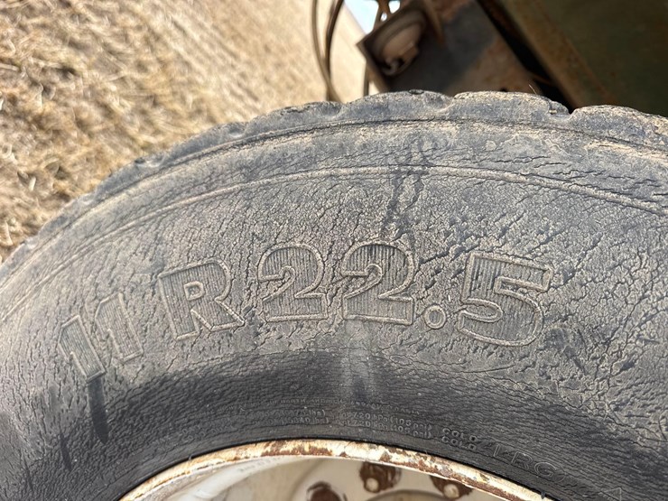 1986-white-140-image-57