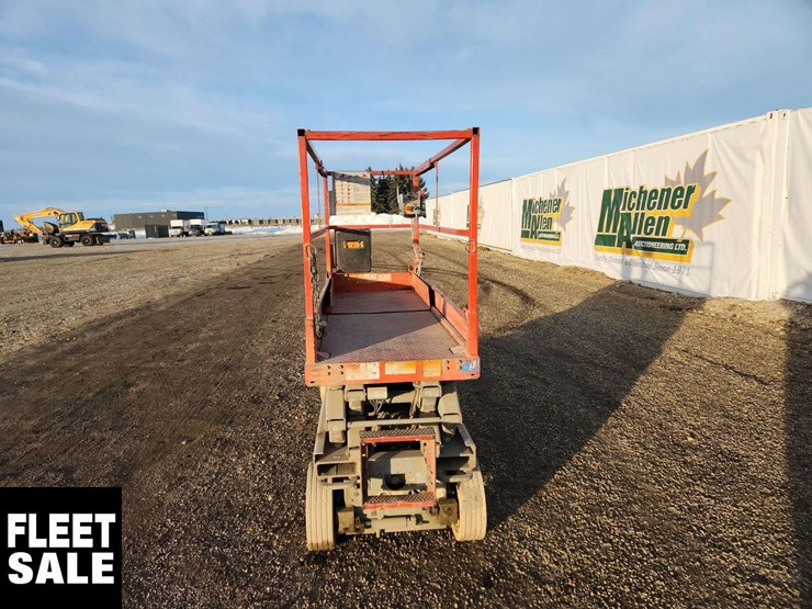 skyjack-sj3220-900-lbs-scissor-lift-image-8