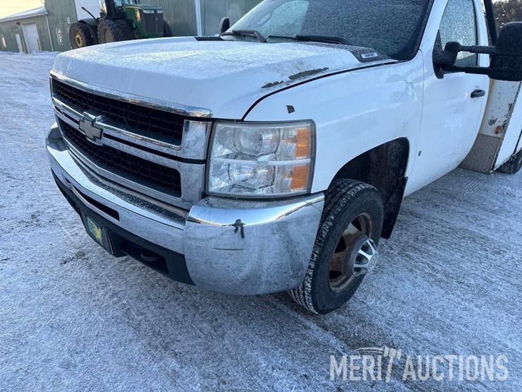 2009-chevrolet-3500-image-10