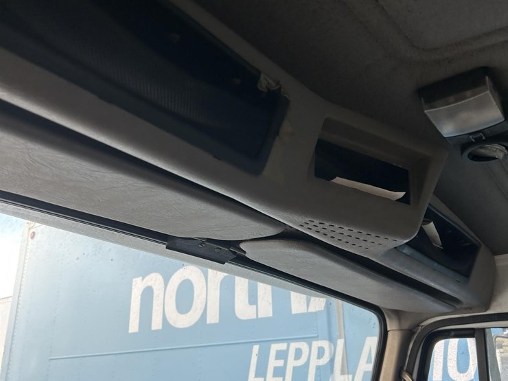 2001-international-4700-image-32