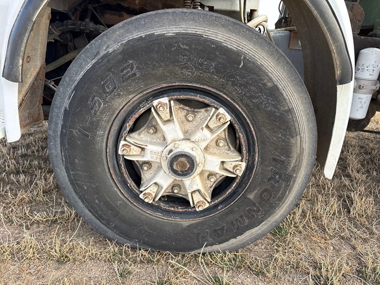 1986-white-140-image-17