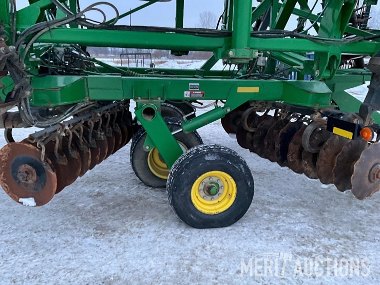 2013-john-deere-2623vt-image-17
