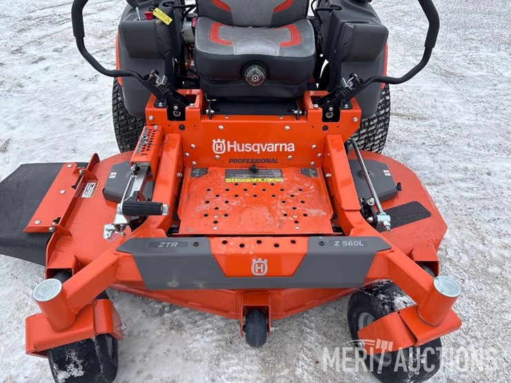 2022-husqvarna-z560l-zero-turn-image-10
