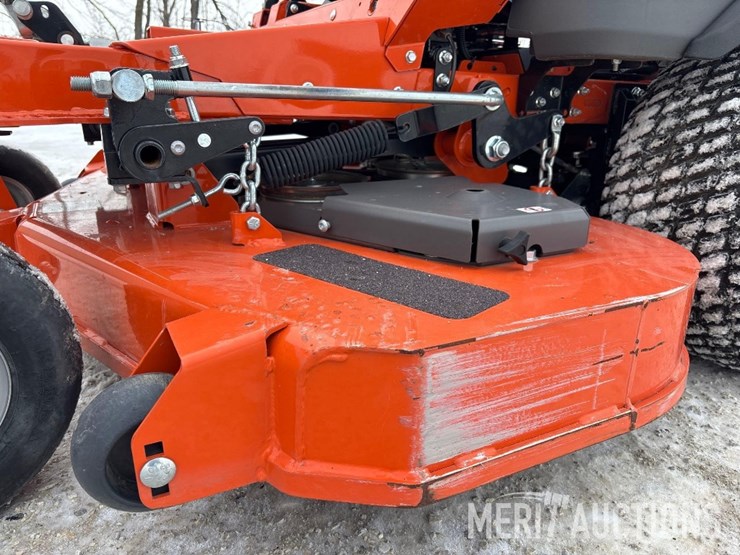 2022-husqvarna-z560l-zero-turn-image-12