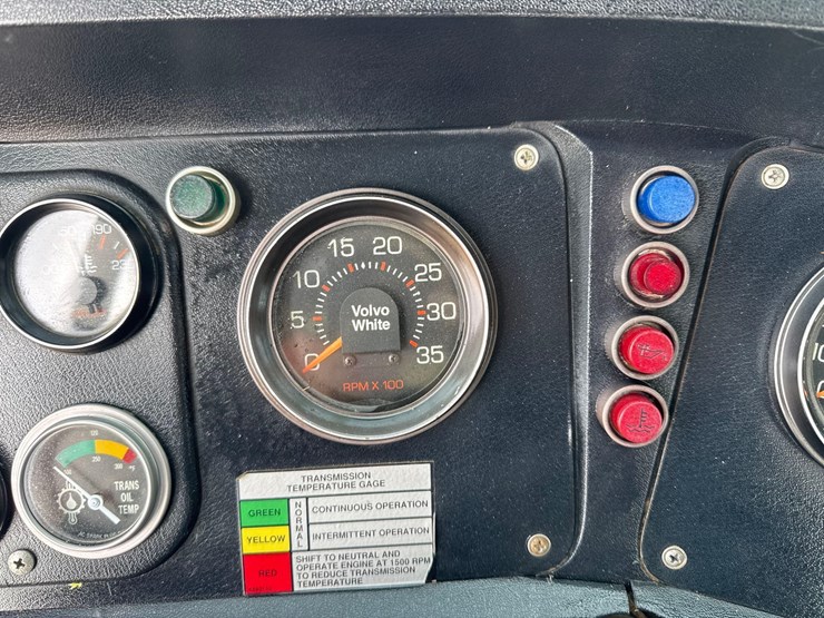 1986-white-140-image-99