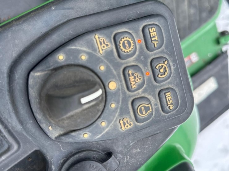 2015-john-deere-3046r-image-26