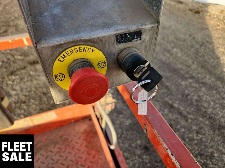 skyjack-sj3220-900-lbs-scissor-lift-image-13