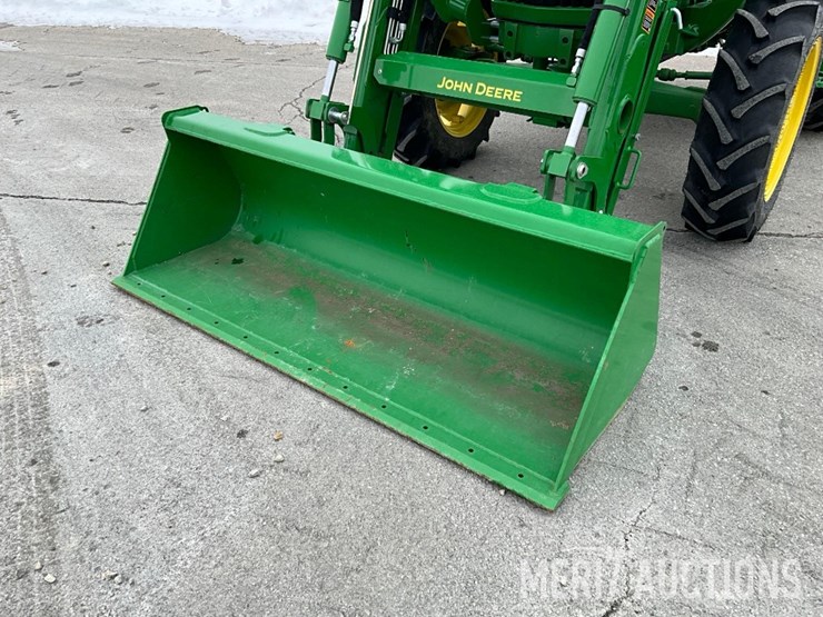 2024-john-deere-5075e-image-8