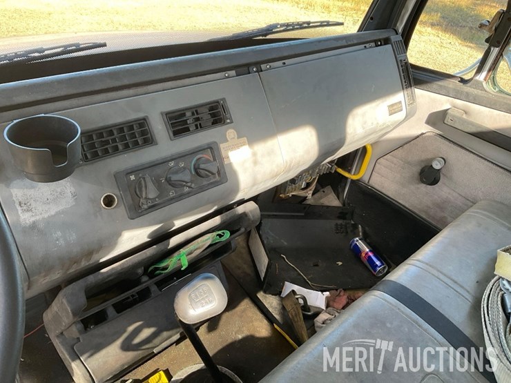 1997-freightliner-fl70-image-42