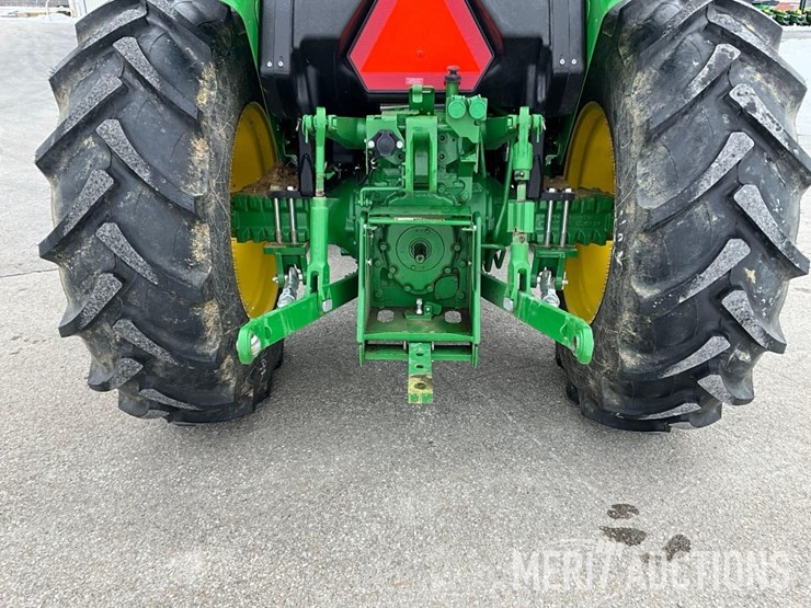 2024-john-deere-5075e-image-17