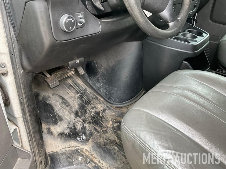 2014-chevrolet-2500-image-32