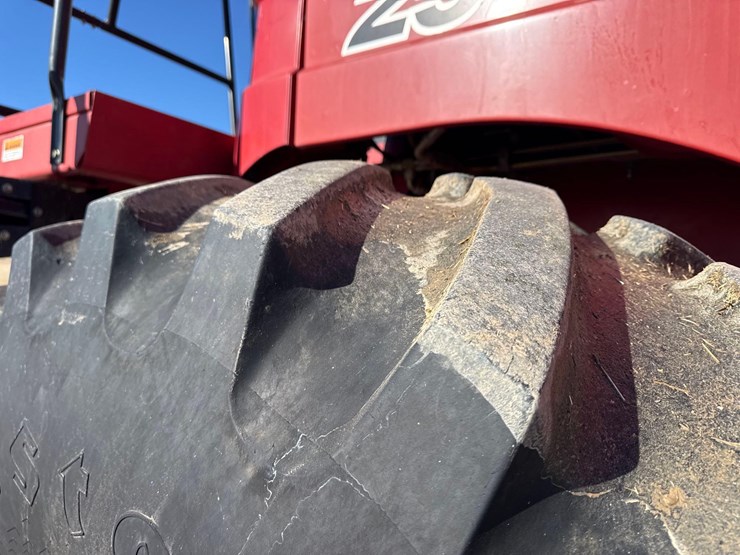 2009-case-ih-2577-image-32