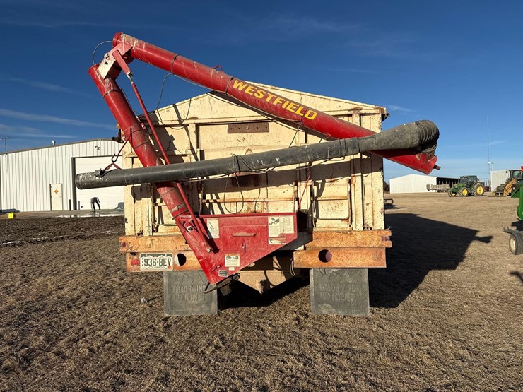 1974-ford-800-image-6