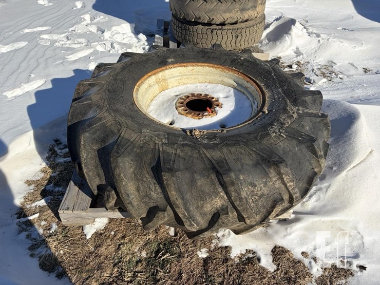 18.4-26-ag-tire-image-1