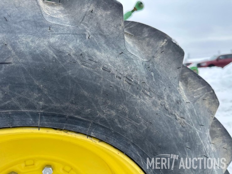 2015-john-deere-3046r-image-13